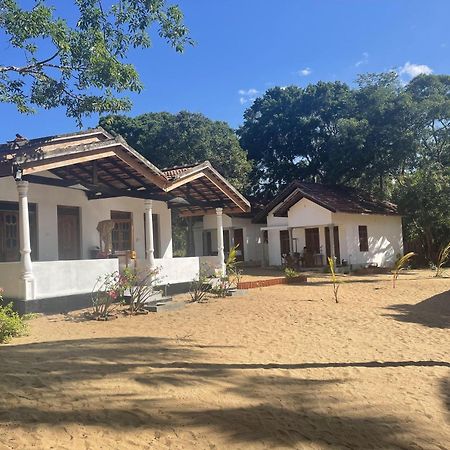 Coconut Hill Arugam Bay Hostel Exterior foto